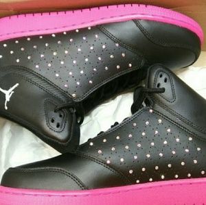 Jordan's girls/women sneakers black and pink